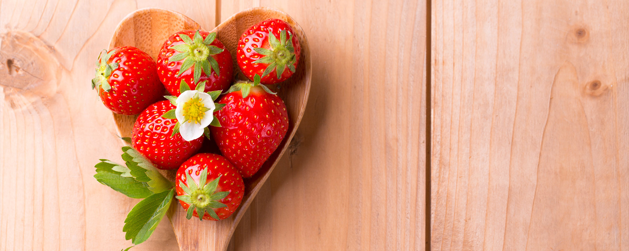 Kochlöffel mit Erdbeeren